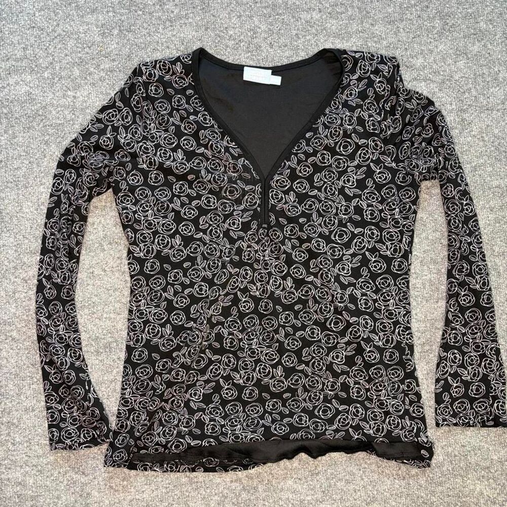 Y2K Tuscan Mom black & white rose print v-neck long sleeve top